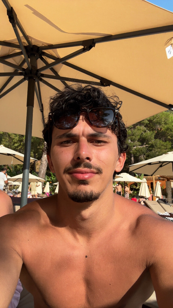 Enes Özçelik profil fotoğrafı